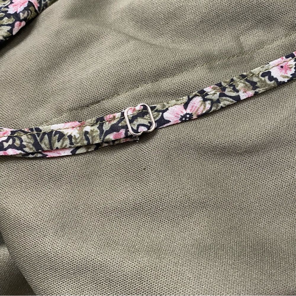 MISSGUIDED ROMPER FLORAL PRINT - Picture 15 of 15